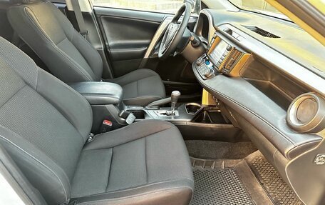 Toyota RAV4, 2019 год, 2 700 000 рублей, 24 фотография