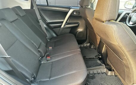 Toyota RAV4, 2019 год, 2 700 000 рублей, 28 фотография