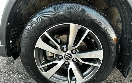 Toyota RAV4, 2019 год, 2 700 000 рублей, 30 фотография