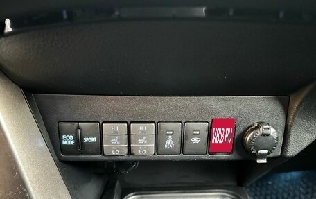 Toyota RAV4, 2019 год, 2 700 000 рублей, 23 фотография