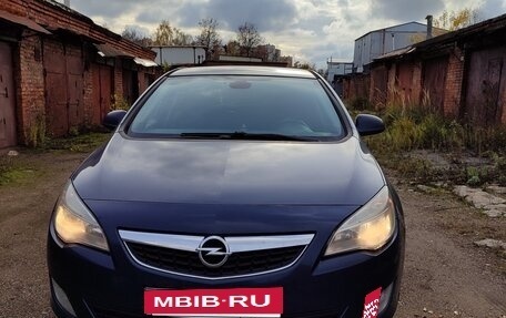 Opel Astra J, 2011 год, 700 000 рублей, 2 фотография