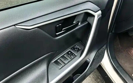 Toyota RAV4, 2021 год, 2 700 222 рублей, 14 фотография