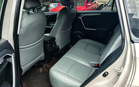 Toyota RAV4, 2021 год, 2 700 222 рублей, 13 фотография