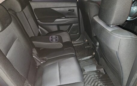 Mitsubishi Outlander III рестайлинг 3, 2018 год, 1 725 000 рублей, 12 фотография