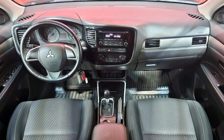 Mitsubishi Outlander III рестайлинг 3, 2018 год, 1 725 000 рублей, 9 фотография