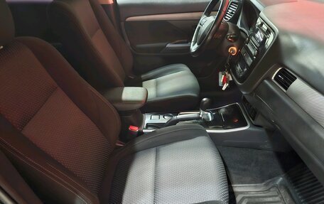 Mitsubishi Outlander III рестайлинг 3, 2018 год, 1 725 000 рублей, 11 фотография