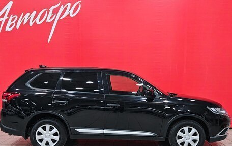 Mitsubishi Outlander III рестайлинг 3, 2018 год, 1 725 000 рублей, 6 фотография