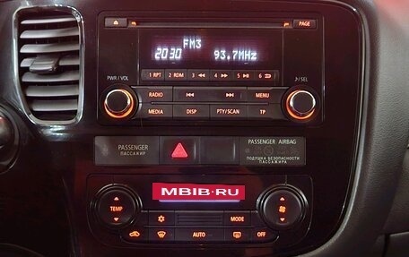 Mitsubishi Outlander III рестайлинг 3, 2018 год, 1 725 000 рублей, 13 фотография