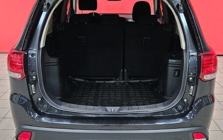 Mitsubishi Outlander III рестайлинг 3, 2018 год, 1 725 000 рублей, 16 фотография