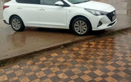 Hyundai Solaris II рестайлинг, 2021 год, 1 350 000 рублей, 2 фотография