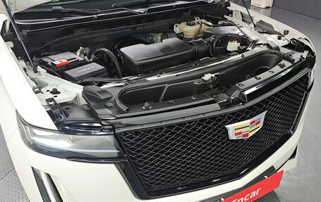 Cadillac Escalade V, 2022 год, 13 126 000 рублей, 5 фотография