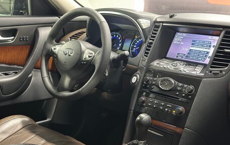 Infiniti QX70, 2014 год, 2 350 000 рублей, 22 фотография