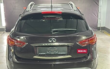 Infiniti QX70, 2014 год, 2 350 000 рублей, 10 фотография