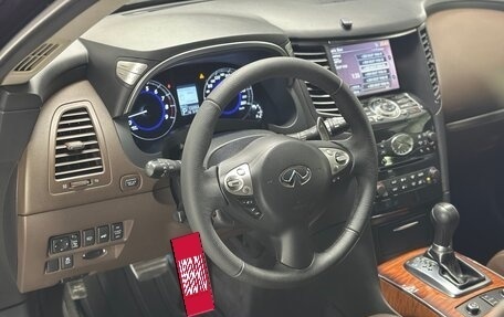 Infiniti QX70, 2014 год, 2 350 000 рублей, 16 фотография