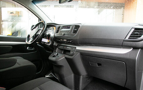 Peugeot Traveller I, 2018 год, 2 298 000 рублей, 17 фотография