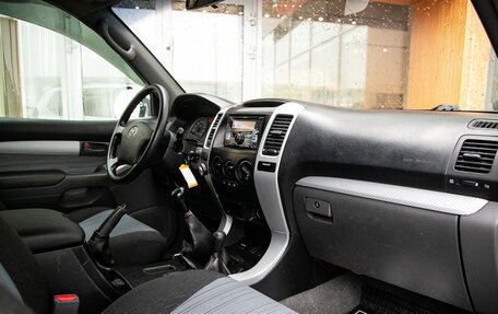 Toyota Land Cruiser Prado 120 рестайлинг, 2005 год, 1 398 000 рублей, 18 фотография