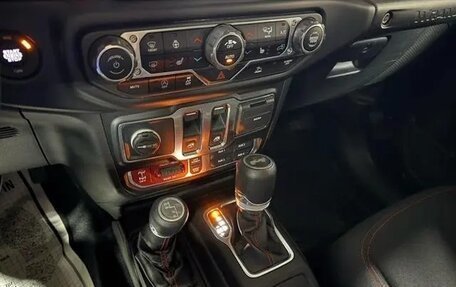 Jeep Wrangler, 2022 год, 4 050 000 рублей, 13 фотография