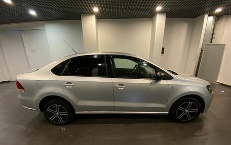 Volkswagen Polo VI (EU Market), 2011 год, 630 000 рублей, 2 фотография