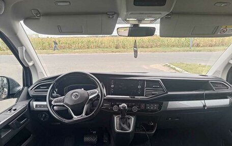 Volkswagen Multivan T6 рестайлинг, 2020 год, 5 349 999 рублей, 10 фотография