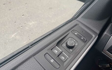 Volkswagen Multivan T6 рестайлинг, 2020 год, 5 349 999 рублей, 14 фотография