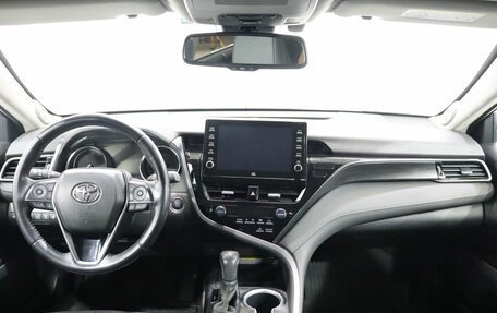 Toyota Camry, 2022 год, 3 790 000 рублей, 10 фотография