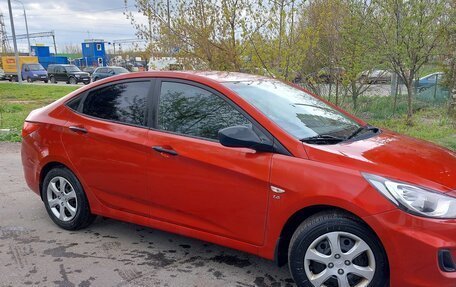 Hyundai Solaris II рестайлинг, 2011 год, 860 000 рублей, 1 фотография