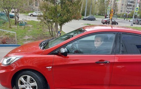 Hyundai Solaris II рестайлинг, 2011 год, 860 000 рублей, 3 фотография