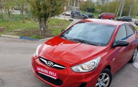 Hyundai Solaris II рестайлинг, 2011 год, 860 000 рублей, 2 фотография