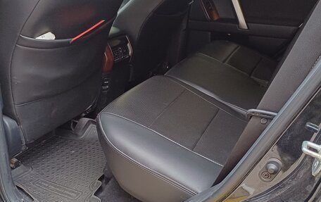 Toyota Land Cruiser Prado 150 рестайлинг 2, 2015 год, 3 600 000 рублей, 5 фотография