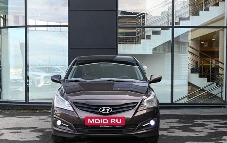 Hyundai Solaris II рестайлинг, 2015 год, 1 050 000 рублей, 2 фотография