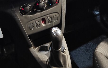 Renault Logan II, 2016 год, 829 000 рублей, 8 фотография