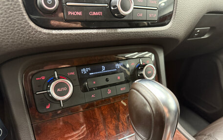 Volkswagen Touareg III, 2012 год, 1 870 000 рублей, 33 фотография