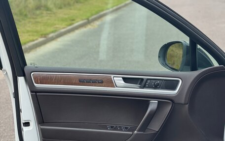 Volkswagen Touareg III, 2017 год, 3 000 000 рублей, 11 фотография