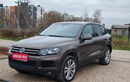 Volkswagen Touareg III, 2011 год, 2 200 000 рублей, 2 фотография