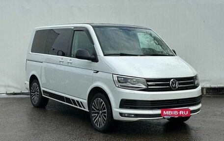 Volkswagen Multivan T6 рестайлинг, 2017 год, 4 100 000 рублей, 3 фотография