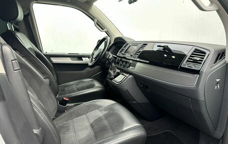 Volkswagen Multivan T6 рестайлинг, 2017 год, 4 100 000 рублей, 13 фотография