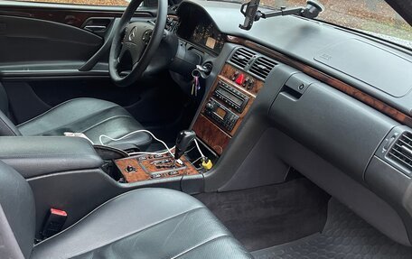 Mercedes-Benz E-Класс, 2002 год, 14 фотография