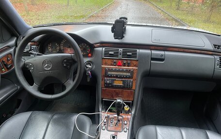 Mercedes-Benz E-Класс, 2002 год, 15 фотография