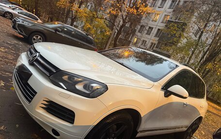 Volkswagen Touareg III, 2011 год, 1 950 000 рублей, 3 фотография