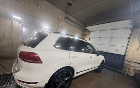 Volkswagen Touareg III, 2011 год, 1 950 000 рублей, 6 фотография