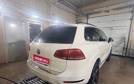 Volkswagen Touareg III, 2011 год, 1 950 000 рублей, 9 фотография