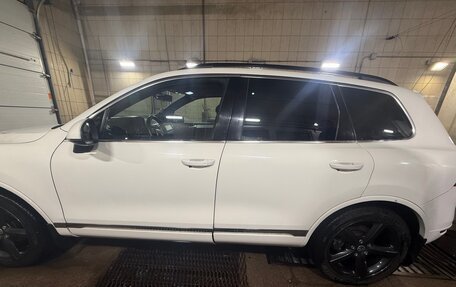 Volkswagen Touareg III, 2011 год, 1 950 000 рублей, 12 фотография