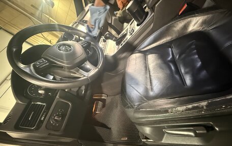 Volkswagen Touareg III, 2011 год, 1 950 000 рублей, 15 фотография