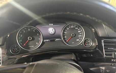 Volkswagen Touareg III, 2011 год, 1 950 000 рублей, 13 фотография