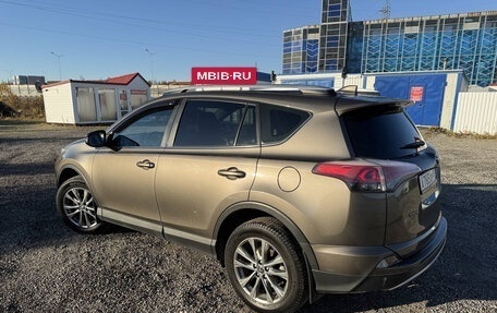 Toyota RAV4, 2018 год, 2 700 000 рублей, 2 фотография