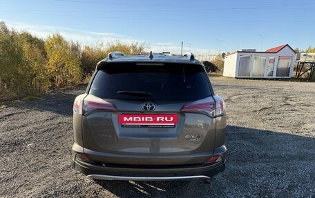 Toyota RAV4, 2018 год, 2 700 000 рублей, 3 фотография