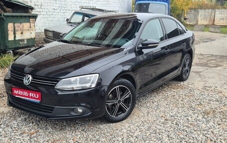Volkswagen Jetta VI, 2013 год, 915 000 рублей, 1 фотография