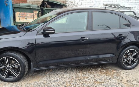 Volkswagen Jetta VI, 2013 год, 915 000 рублей, 2 фотография
