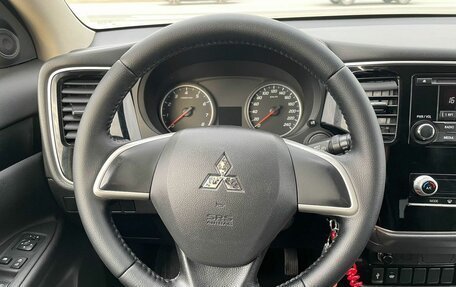 Mitsubishi Outlander III рестайлинг 3, 2020 год, 1 977 000 рублей, 6 фотография