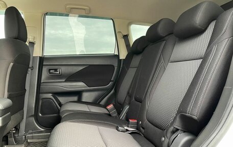 Mitsubishi Outlander III рестайлинг 3, 2020 год, 1 977 000 рублей, 13 фотография